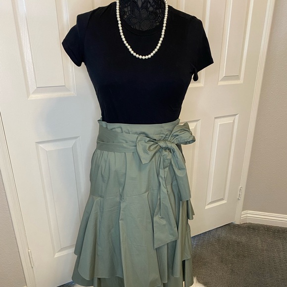 Vince Camuto, asymmetric, tiered, ruffled midi skirt with matching belt. SZ XS - Picture 1 of 11